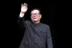 PEMIMPIN DIKENANG: Encik Jiang Zemin meninggal dunia petang kelmarin akibat penyakit leukemia dan kegagalan pelbagai organ. - Foto AFP