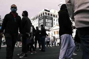 LEBIH SOKONGAN: Tinjauan menunjukkan kira-kira 11 peratus penduduk Afrika-Amerika memilih Encik Trump, meningkat 3 mata peratusan daripada pilihan raya 2016. - Foto AFP