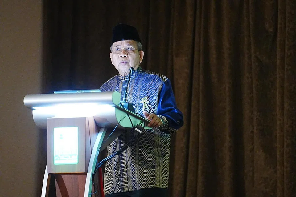Senator Datuk Seri Profesor Emeritus Dr Awang Sariyan dari Malaysia, menyampaikan ‘Syarahan Perdana Memperingati MAS’, bagi mengiktiraf ikon bahasa dan sastera Melayu, Allahyarham Dr Muhammad Ariff Ahmad, yang juga dikenali sabagai MAS, di Auditorium Masjid Sultan, pada 30 November.