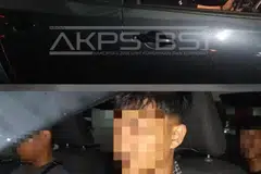 Sebahagian individu yang ditahan Unit Penguat Kuasa Agensi Kawalan dan Perlindungan Sempadan Malaysia (AKPS) dalam satu operasi di Bangunan Sultan Iskandar (BSI), Johor Bahru, atas pelbagai kesalahan imigresen.
