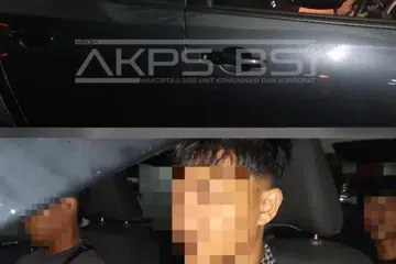 Sebahagian individu yang ditahan Unit Penguat Kuasa Agensi Kawalan dan Perlindungan Sempadan Malaysia (AKPS) dalam satu operasi di Bangunan Sultan Iskandar (BSI), Johor Bahru, atas pelbagai kesalahan imigresen.