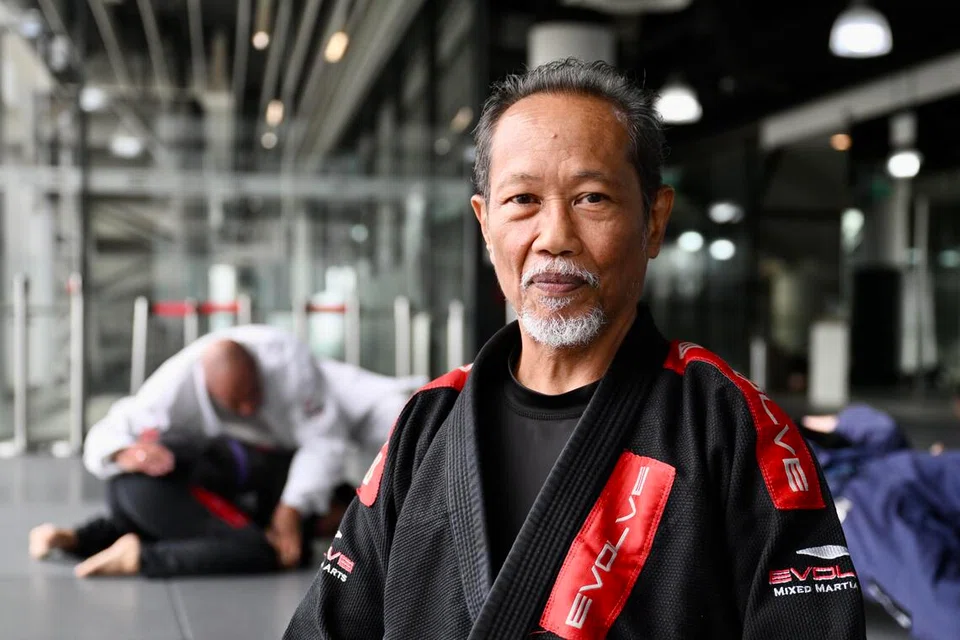 Roslin Hashim berlatih Jiu-Jitsu Brazil (BJJ) di Evolve MMA. Mengamalkan disiplin BJJ dan Muay Thai lima hari seminggu, beliau membuktikan usia senja bukan alasan untuk tidak kekal aktif.