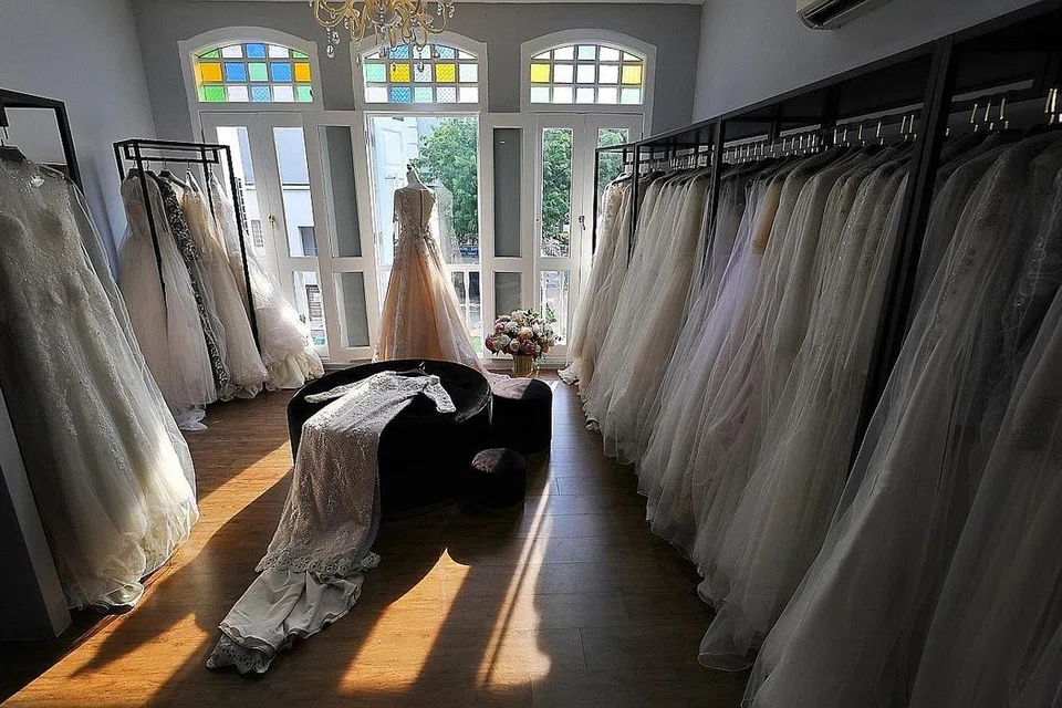 TERUS DAPAT SAMBUTAN: Meskipun sudah 15 dalam bidang dandanan pengantin, Fatimah Mohsin The Wedding Gallery terus relevan dan kekal sebagai antara yang paling popular di sini. - Foto BH oleh GAVIN FOO