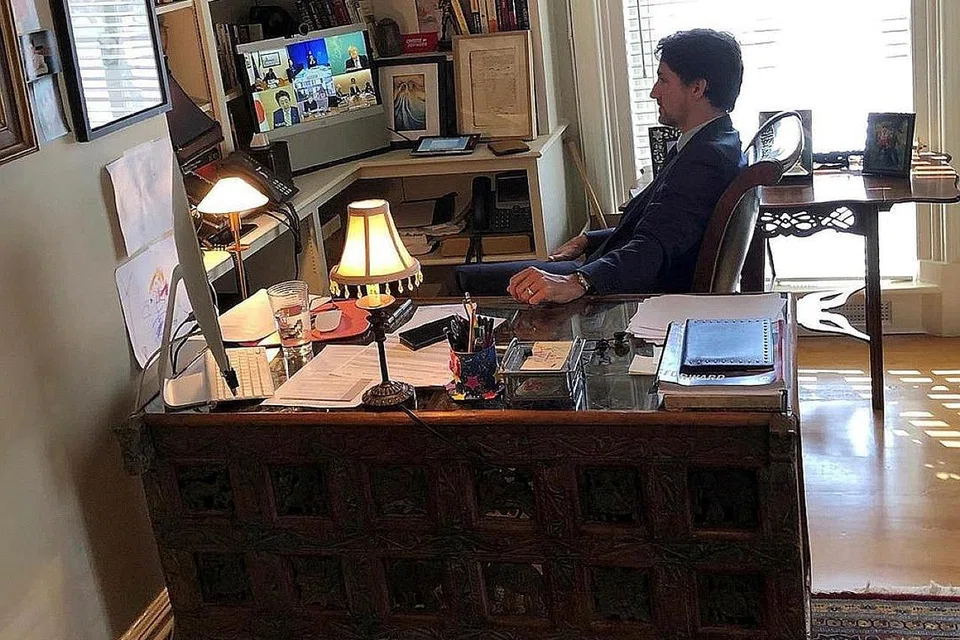 ISTERI PM CANADA PUN TERKENA: Cik Sophie Gregoire Trudeau, isteri Perdana Menteri Canada Justin Trudeau, disahkan dijangkiti Covid-19 pada 12 Mac. Hal ini memaksa Encik Trudeau bekerja dari rumahnya di Rideau Cottage di Ottawa, Ontario (gambar atas). - Foto-foto REUTERS 