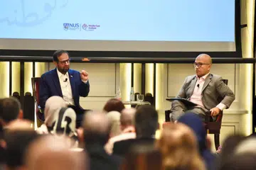 Pengerusi Hedayah, Dr Ali Rashid Al Nuaimi (kiri), berada di Singapura sebagai penceramah undangan sesi kuliah, S R Nathan Distinguished Lecture, anjuran Institut Timur Tengah Universiti Nasional Singapura (NUS) pada 7 November. Bersama beliau ialah moderator sesi, Pengerusi Institut Timur Tengah NUS, Profesor Joseph Liow.
