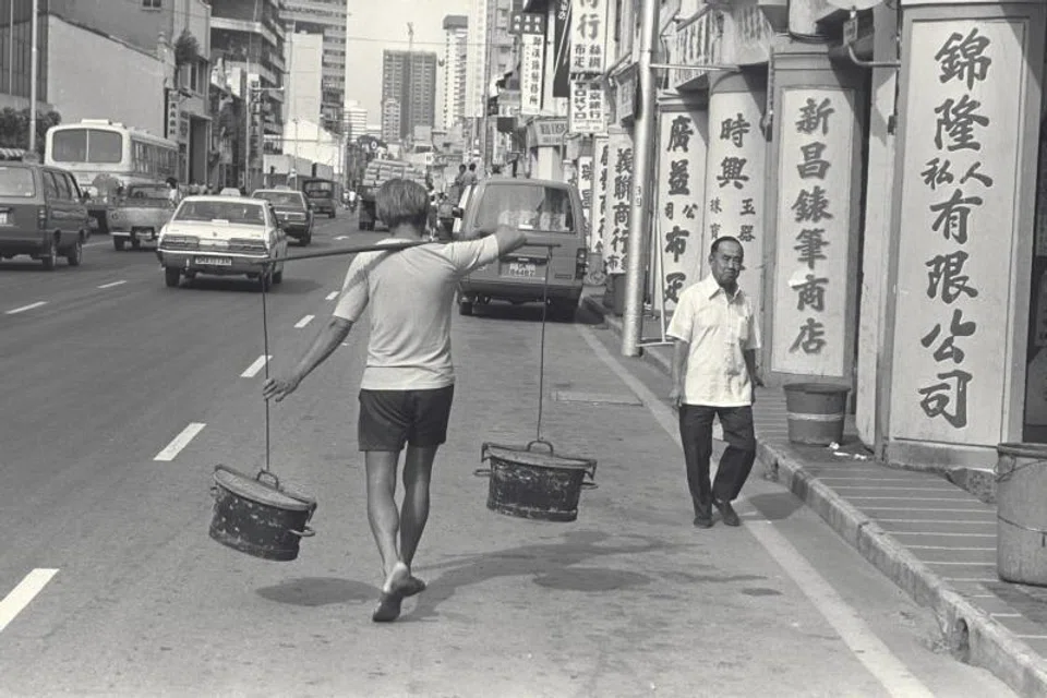 tong najis, Lorong Halus, Lori 32 Pintu