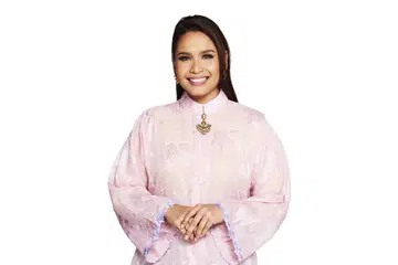 Farhana M. Noor anggap rezeki terbuka luas untuknya mendalami bidang penyiaran apabila menemani sahabat karibnya, Fadli Kamsani, sebagai deejay bersama segmen antara 5 petang hingga 8 malam, di stesen Ria 897.