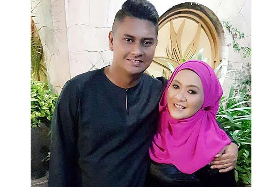 HARAPKAN CAHAYA MATA: Elfee Ismail dan isteri Fauziah Mohamad menunggu 11 tahun untuk mendapatkan zuriat. Mei lalu bagaimanapun kembar tiga mereka meninggal dunia dalam kandungan. - Foto-foto ihsan ELFEE ISMAIL