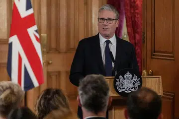 Keir Starmer, kerajaan Britain, larangan media sosial