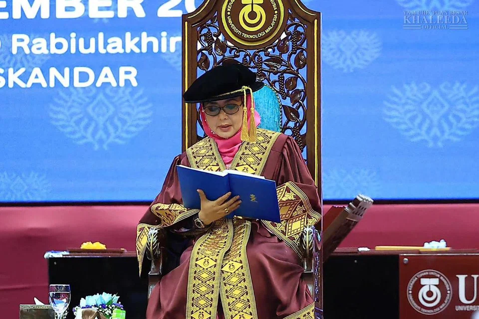 Raja Permaisuri Agong, Raja Zarith Sofiah, yang sering menekankan pentingnya pelajaran, dilantik sebagai Canselor Universiti Teknologi Malaysia (UTM). 