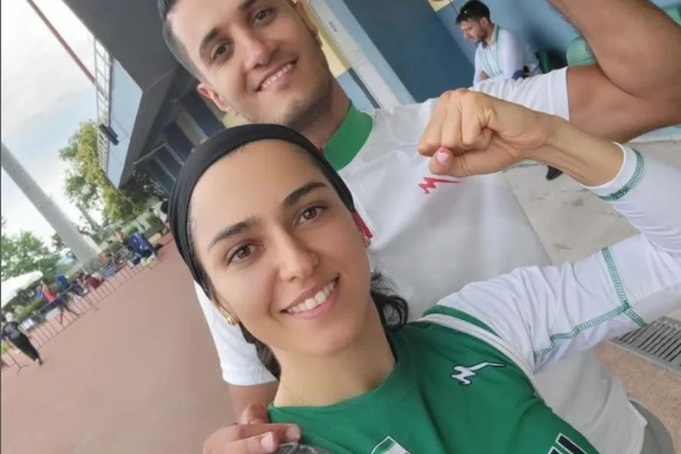 Hasil sokongan kuat yang diterima daripada suaminya, Amir Hosseini, kerjaya Farzaneh Fasihi, melonjak naik.