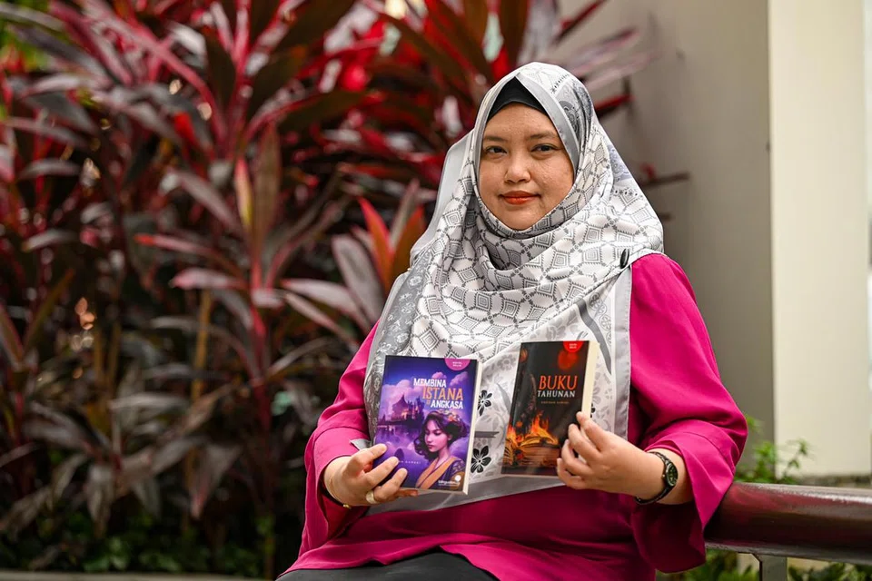 LUMRAH MANUSIA: Dr Noridah Kamari mengetengahkan mesej tentang kekurangan manusia dalam dua novel beliau – ‘Buku Tahunan’ dan ‘Membina Istana di Angkasa’ – dan beliau berharap dapat mendorong pembaca agar belajar daripada kekurangan diri dan mengubah nasib.