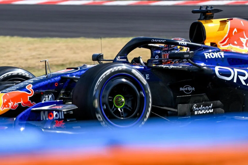 Pemandu Red Bull, Max Verstappen, menyuarakan keluhan mengenai peraturan baharu enjin hibrid 2026 yang disifatkan mengurangkan keaslian perlumbaan F1.