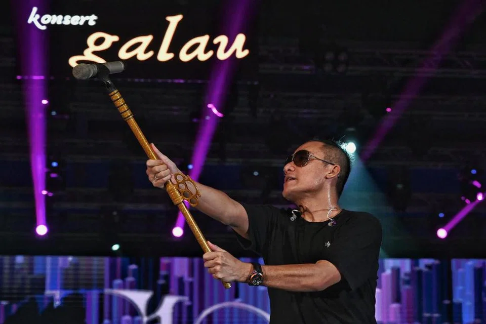 ROK ‘OTAI’: ST12 membawa lagu rok seperti ‘Tiara’ dan ‘Isabella’.