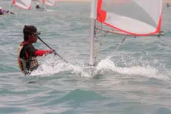 BERBAKAT DI LAUT: Fendi muncul naib juara 'byte' di Kejohanan Dunia yang berlangsung di Pattaya, Thailand, pada 2007 manakala di Kejohanan Dunia yang diadakan di Weymouth, United Kingdom, pada tahun berikutnya beliau menduduki tangga ketiga. - Foto fail