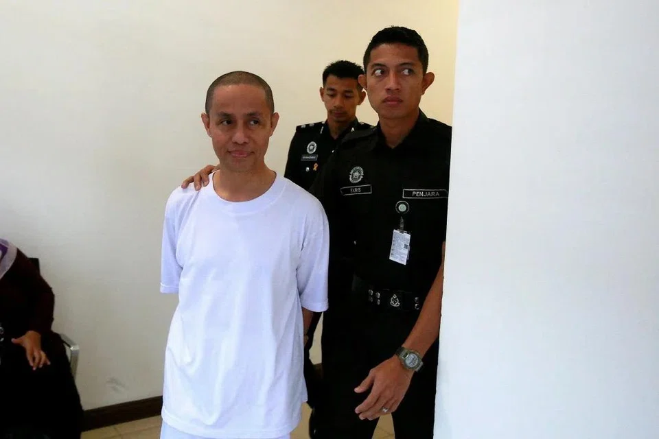 Bekas pendakwah selebriti, PU Azman atau nama sebenarnya, Azman Syah Alias, dijatuhi hukuman penjara enam tahun dan satu sebatan di Mahkamah Sesyen, Shah Alam, atas tuduhan serangan seksual terhadap remaja lelaki berusia 17 tahun pada tujuh tahun lalu.