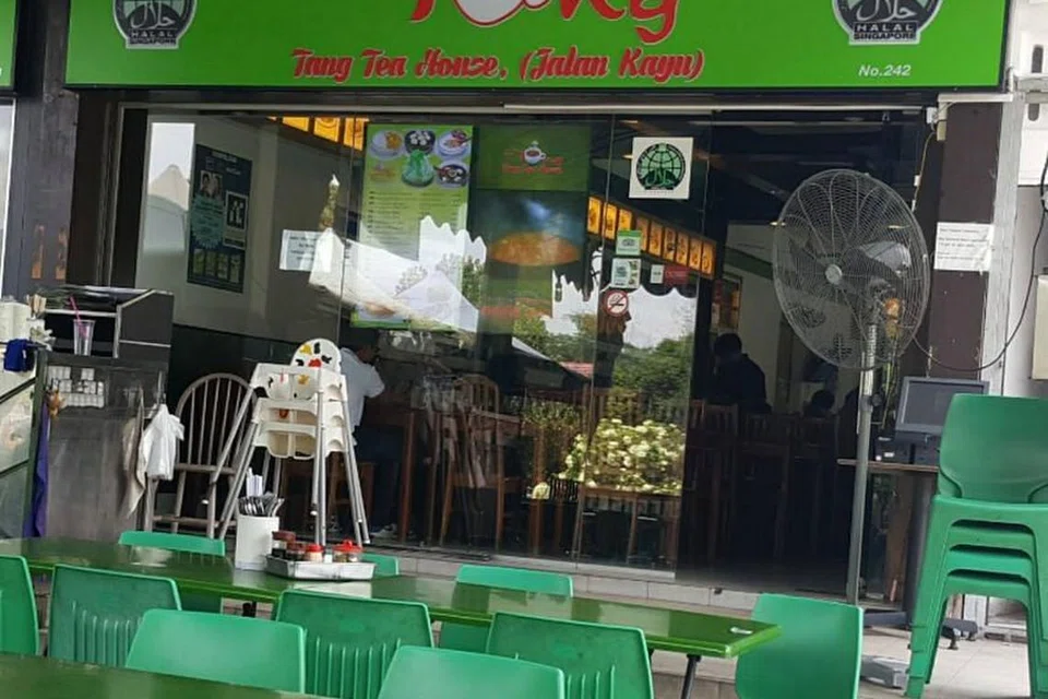 Restoran Tang Tea House di cawangan utamanya di unit 242 Jalan Kayu ditutup, tetapi di cawangan lebih kecil di unit 244 Jalan Kayu masih beroperasi untuk makanan hantaran dan bungkus. 