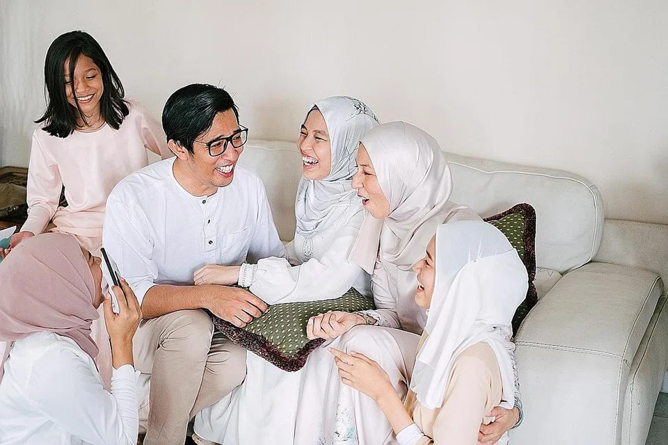 PATUHI LANGKAH KESELAMATAN: Dengan mengambil sikap berjaga-jaga pada masa kini, Hari Raya Aidilfitri yang akan datang boleh disambut dengan meriah bersama orang tersayang apabila pandemik telah berlalu. - Foto ISTOCKPHOTO