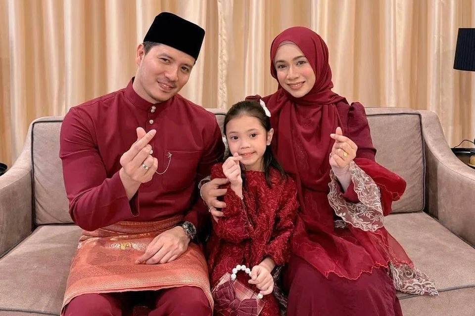 Pasangan selebriti, Fattah Amin dan Amira Othman, sambut Aidilfitri penuh keceriaan dengan kehadiran Nur Fatima Aisya.