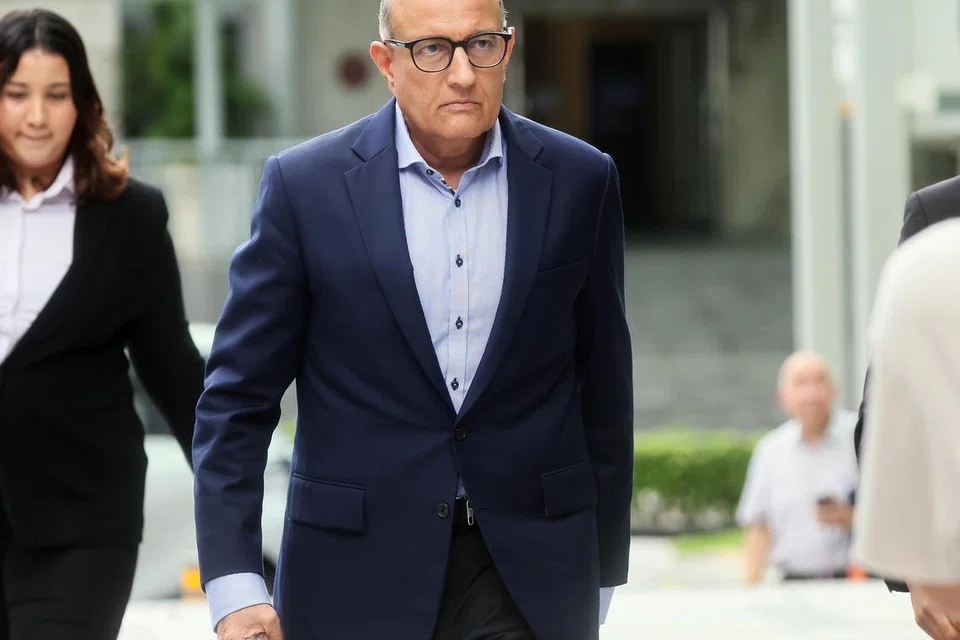 Mantan Menteri Pengangkutan S Iswaran hadir ke Mahkamah Negara sekitar 2.30 petang pada 8 Februari. Dia diberi kebenaran ke Australia dari 16 Februari hingga 4 Mac bagi membantu anaknya yang akan melanjutkan pelajaran di sebuah universiti Australia menyesuaikan diri di negara itu.