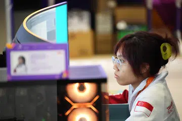 PENERIMA PINGAT: Cik Nur Insyirah Hanna Nor Azhar, dari Universiti Teknologi Nanyang (NTU), meraih pingat gangsa bagi bidang Seni Permainan Digital Tiga Dimensi (3D).
