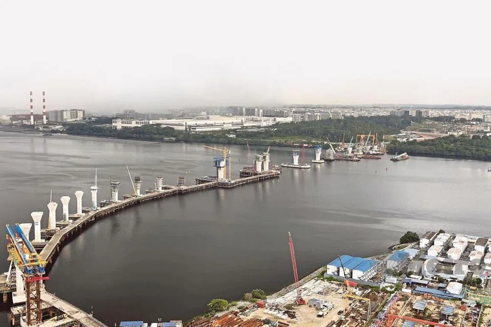 Laluan Sistem Transit Laju (RTS Link) (gambar) dan Sistem Aliran Transit Automasi (ART) akan saling melengkapi untuk mengatasi kesesakan teruk di Johor Bahru. 