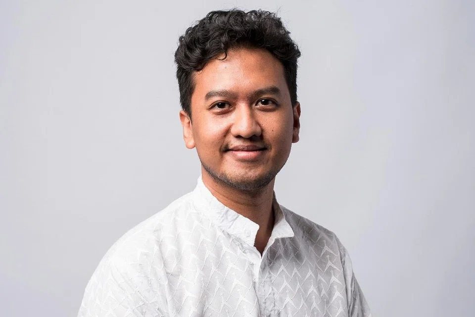 PROJEK TIGA KARYAWAN: Buku Khairat Kita: A History of Malay/Muslim Mutual Aid ditulis oleh (atas) Encik Fauzy Ismail, Encik Zakaria Zainal, dan Encik Zaki Jumahri.