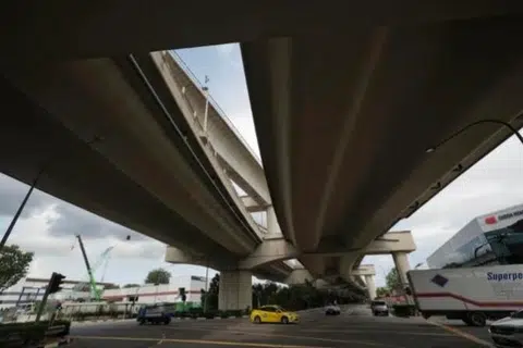 Fasa dua Jejambat Tuas Road akan menyaksikan jejambat tersebut dipanjangkan di hujung barat dan timurnya, dan menghubungkan Pioneer Road, Tuas South dan Pelabuhan Tuas.