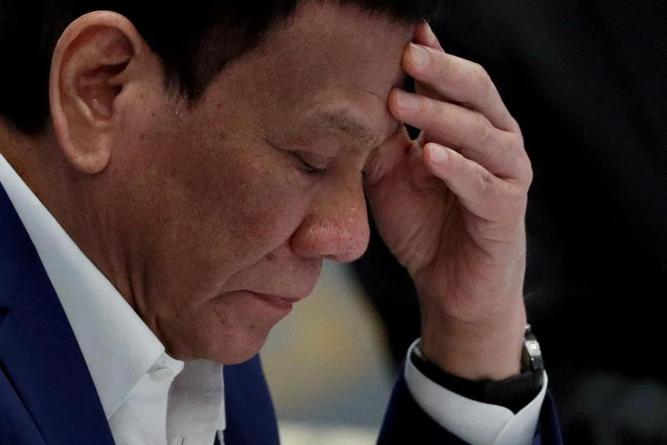 Mantan Presiden Filipina, Encik Rodrigo Duterte berdepan dakwaan melakukan jenayah terhadap kemanusiaan di tengah-tengah perang melawan dadah semasa berkuasa. 