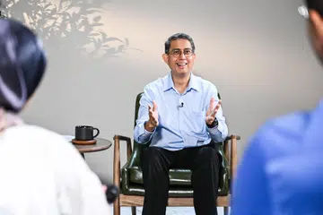 Pemangku Menteri Bertanggungjawab bagi Ehwal Masyarakat Islam, Profesor Madya Muhammad Faishal Ibrahim, bertemu media di kafe KopiCuts di Wisma Geylang Serai pada 4 Jun 2025.