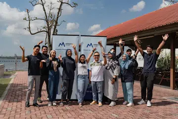 LIBAT DIRI: Sekumpulan mentor yang terlibat menjayakan program bimbingan komuniti, PEER, Kelab MENDAKI (MClub). 