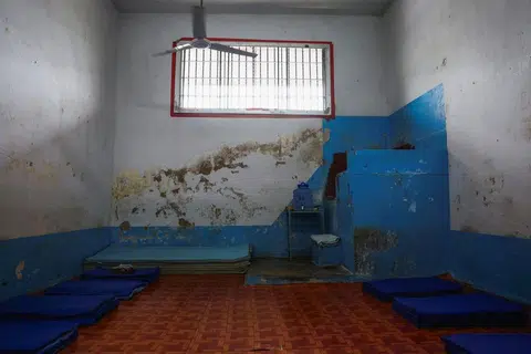 Sebuah sel dengan tandas di dalam Penjara Pusat Klong Prem.