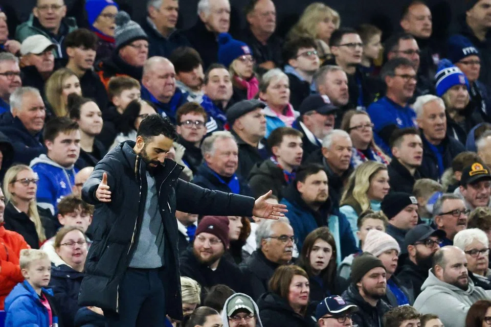 Pengurus baru Manchester United, Ruben Amorim, menggalas tanggungjawab memastikan gaya permainan anak didiknya dipertingkatkan dengan penerapan formasi baru.