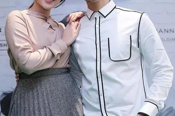 TELADAN BUAT REMAJA: Setelah meraih Anugerah Penyanyi Ngetop dalam Anugerah Muzik SCTV 2017 bagi kategori pria dan wanita, pasangan duet yang mempopularkan lagu 'Percayalah', Raisa Andriana dan Afgansyah Reza, menyumbang suara mereka membaca ayat suci Al-Quran pada aplikasi Projek Quran Indonesia yang dilancarkan baru-baru ini. - Foto INSTAGRAM