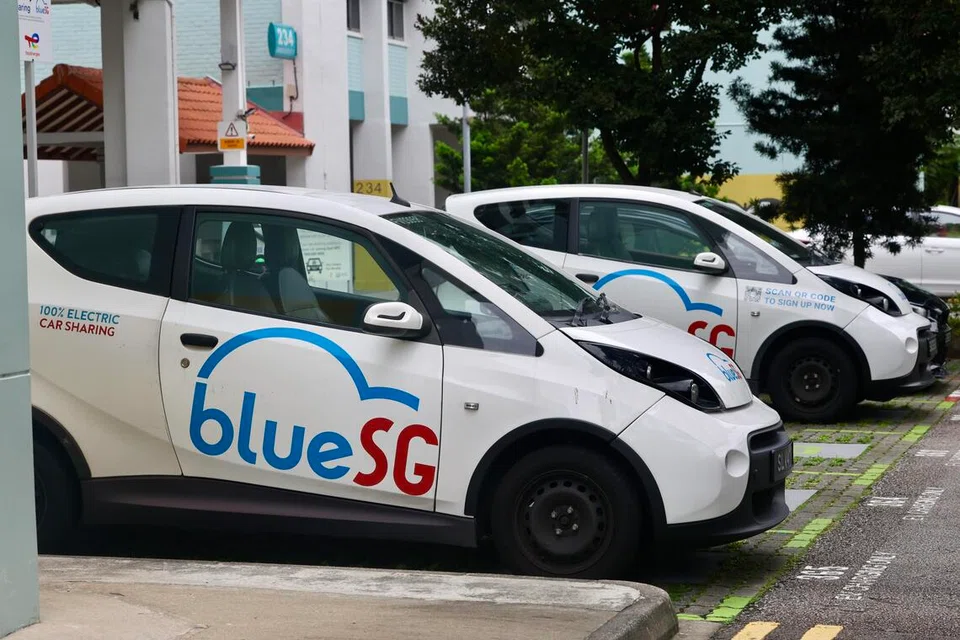Syarikat perkongsian kenderaan elektrik (EV), BlueSG, merupakan pemain utama dalam perkhidmatan perkongsian kereta di Singapura dan mempunyai sekitar 250,000 pelanggan. Ia menggantung operasinya sejak 8 Ogos bagi menaik taraf wadah teknologi utamanya.