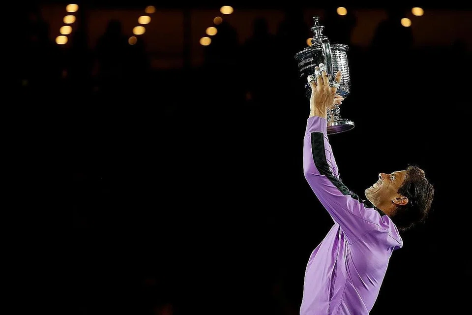KEMENANGAN BESAR: Nadal meraikan kejayaannya selepas berjaya mengatasi Medvedev untuk memenangi gelaran Grand Slam ke-19 bagi dirinya dalam aksi final Terbuka Amerika Syarikat, semalam. - Foto REUTERS