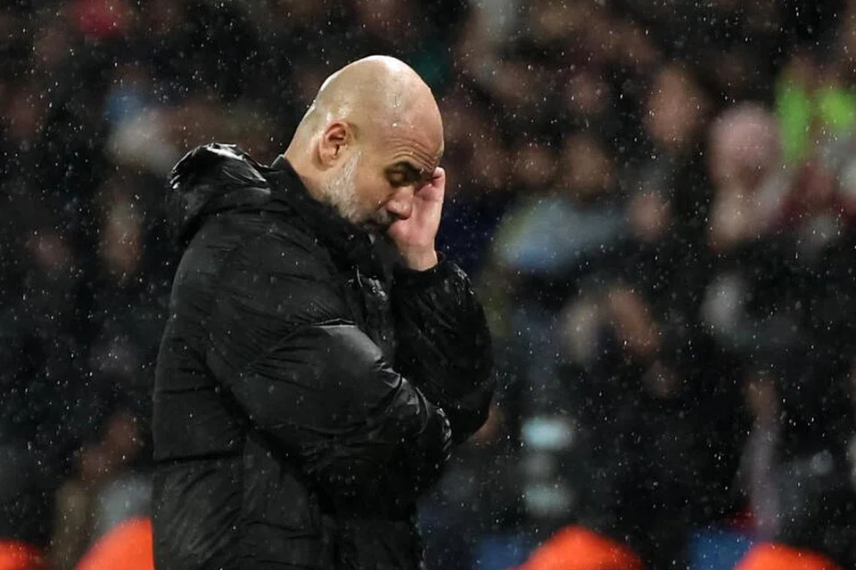 Reaksi ketua jurulatih Manchester City, Pep Guardiola ketika pasukannya tewas 2-4 di perlawanan bola sepak Liga Juara-Juara UEFA melawan Paris Saint Germain (PSG) di Paris pada 22 Januari.