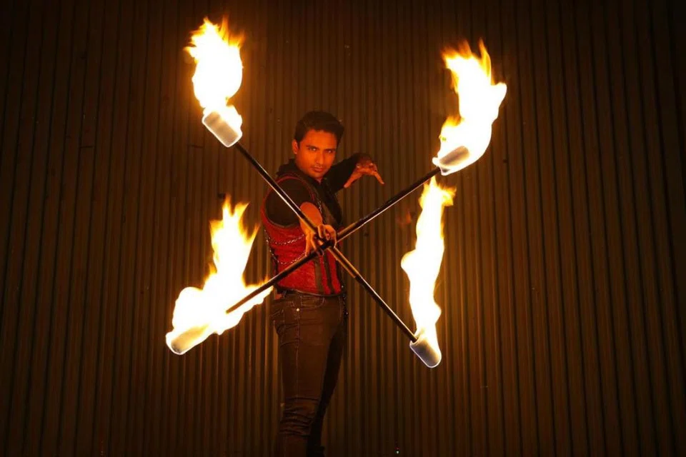 A. Firdaus, yang juga dikenali sebagai, ‘The Pyro Guy’, akan menghiburkan penonton dengan kemahirannya di atas pentas pada Malam Tahun Baru.
