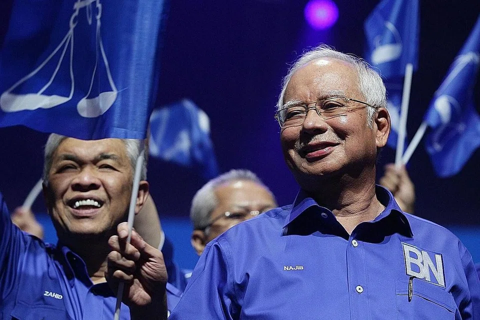 DATUK SERI NAJIB TUN RAZAK: Perkenalkan video dalam bentuk aplikasi yang boleh dimuat naik di Google Play Store atau Apple Apps Store untuk tujuan kempen pilihan raya. Menerusinya, pengguna boleh mengambil foto dan berinteraksi dengan hiasan alam maya. - Foto fail