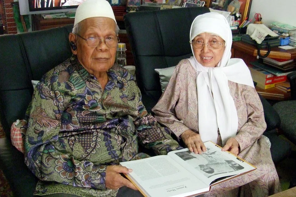 Pendeta Allahyarham Dr Muhammad Ariff Ahmad – ikon sastera, bahasa dan budaya Melayu – bersama isteri beliau, Cik Sarinah Hanif.