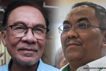 AMBIL INJUNKSI: Perdana Menteri Datuk Seri Anwar Ibrahim (kiri) telah mendapatkan injunksi daripada mahkamah terhadap Menteri Besar Kedah Datuk Seri Muhammad Sanusi Md Nor bagi menghalangnya daripada terus mengeluarkan kenyataan mengaitkannya dengan perlakuan tidak bermoral.