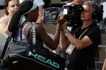 MESEJ PENUH MAKNA: Srikandi muda tenis Amerika, Coco Gauff, menyampaikan pesanan untuk lihat usaha dijalankan bagi menamatkan keganasan senjata api menyusuli beberapa insiden berdarah yang melanda Amerika baru-baru ini. - Foto EPA-EFE