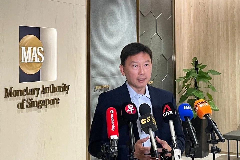 Chee Hong Tat, MAS, pusat perdagangan emas