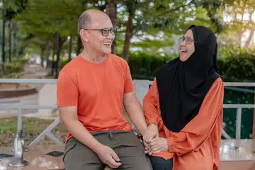 Encik Zulkiffli Baba, 65 tahun, dapat hidup seperti sediakala selepas jalani rawatan radioterapi untuk barah prostatnya tahun lepas, ditemani isteri Cik Siti Aisha @Riojoanna Tarceila.