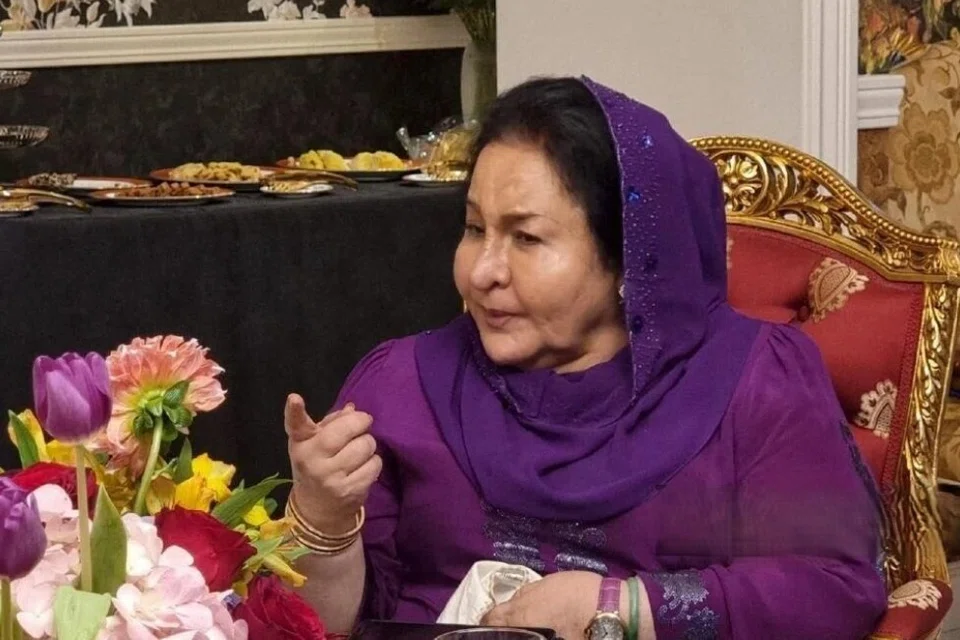 Isteri kepada Encik Najib Tun Razak iaitu bekas Perdana Menteri Malaysia, Cik Rosmah Mansor.  