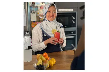 MUDAH DAN LEBIH SIHAT: Cik Rahayu Mahzam memulakan usaha kongsi resipi makanan lebih sihat pada 2022, dan berkongsi 30 resipi di Instagram dan TikToknya pada 2023, seperti mi rebus, aglio olio dan air tembikai spritz. - Foto-foto ihsan RAHAYU MAHZAM 