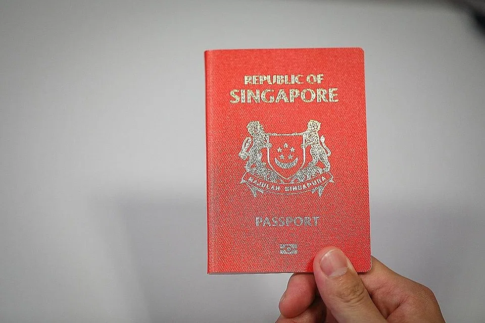 TEMPAT KEDUA: Pasport Singapura kekal sebagai pasport kedua 'paling berkuasa'. - Foto fail