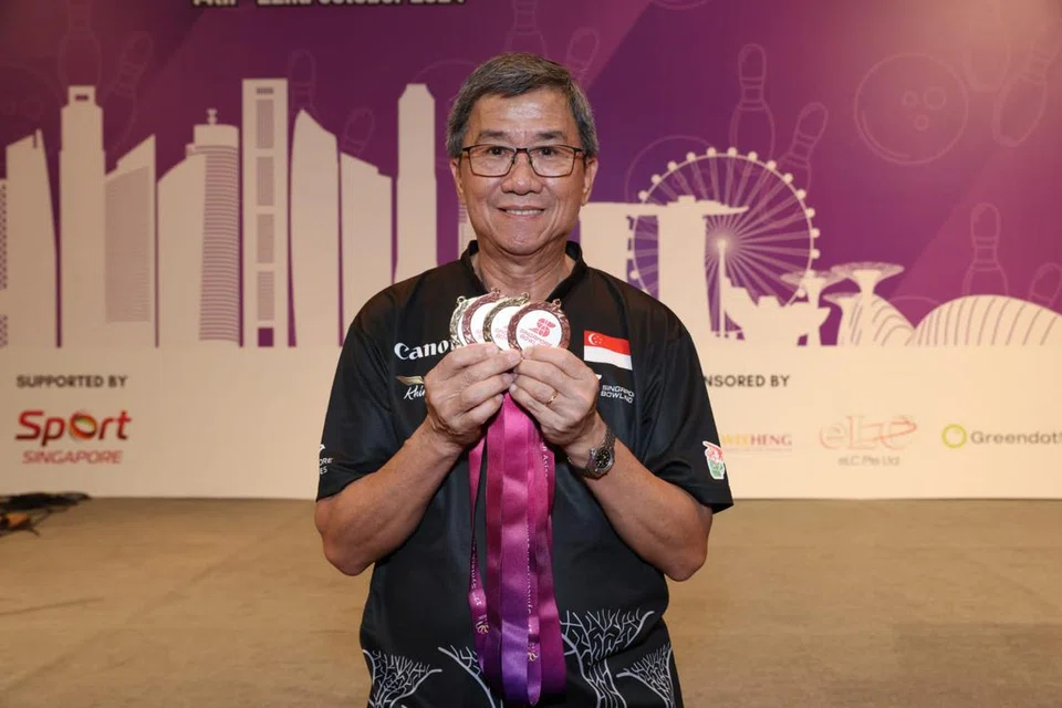 Philip Tang, 68 tahun, wakil bagi divisyen lelaki lebih senior yang berjaya merangkul pingat daripada semua pertandingan di lima acara berbeza.