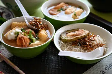 Pakar diet di Lembaga Penggalakan Kesihatan (HPB), Cik Priscilla Li menggalak orang ramai untuk mengelak masakan sup dan hidangan berkuah apabila makan di luar sebagai salah satu cara untuk mengurangkan pengambilan garam. 