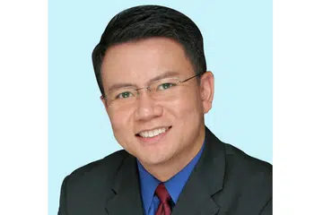 DR JAZLAN: Senaman selamat yang digalakkan termasuk berenang, berjalan pantas dan mengayuh basikal tidak bergerak. - Foto fail